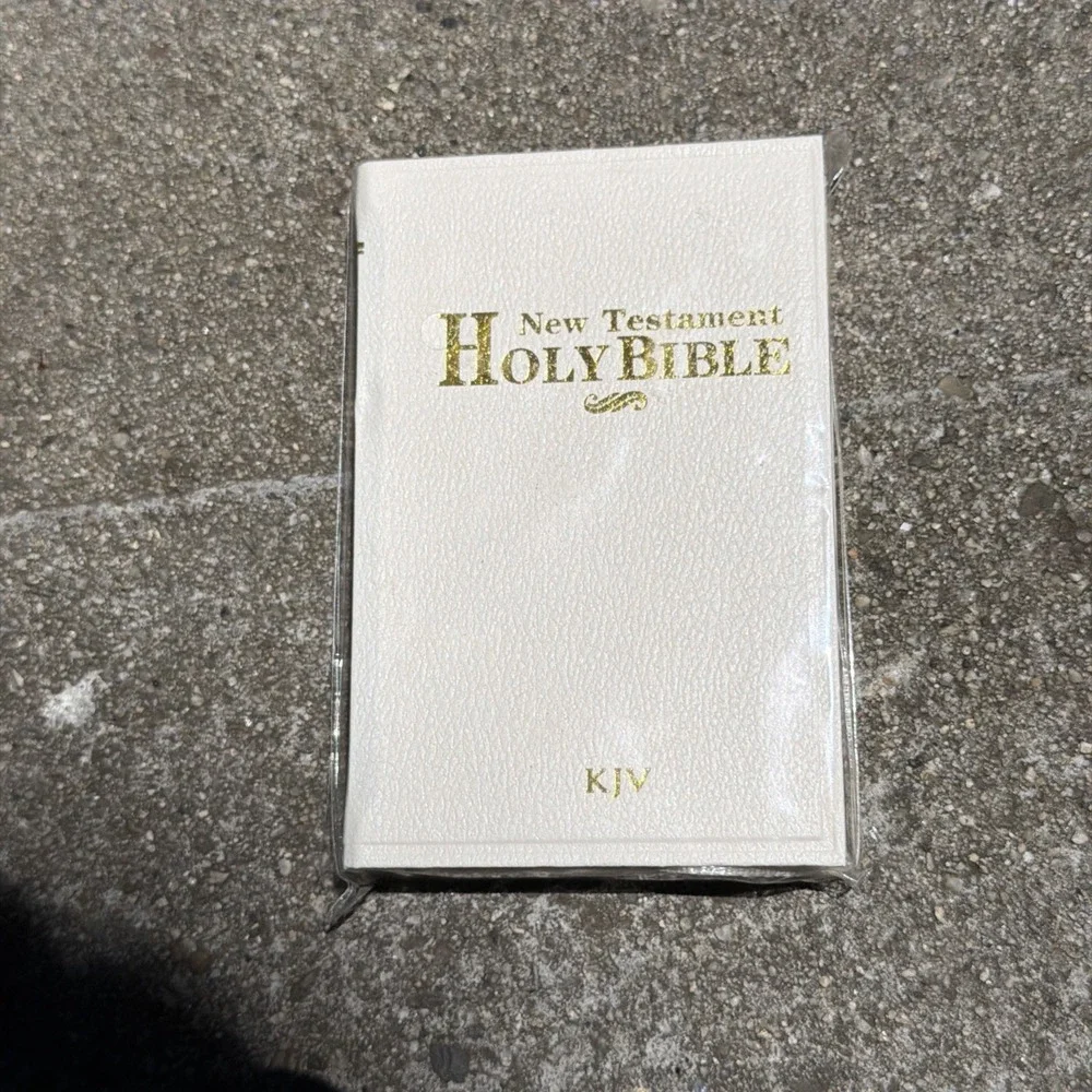 New Testament Holy Bible - Pocket Size - White Cover - Red Letters of Jesus